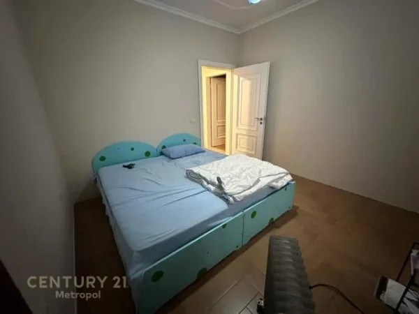 Tirane, jepet me qera apartament 2+1+BLK 120 m² 700 Euro