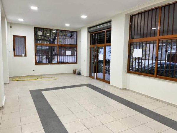 Tirane, jepet me qera ambjent biznesi Kati 0, 65 m² 700 Euro (rruga e Elbasanit)