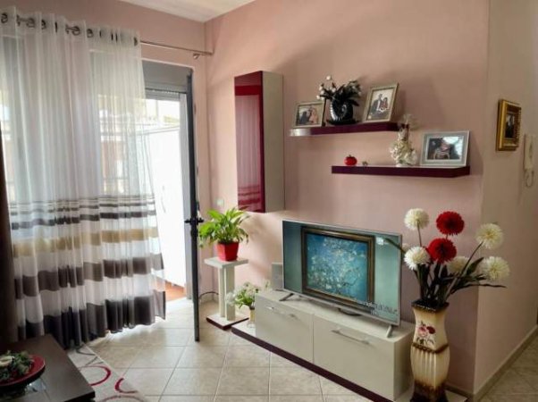 Tirane, jepet me qera apartament 2+1+BLK Kati 6, 600 Euro (Mine Peza)