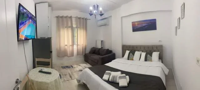 Tirane, jepet me qera garsonier 1+1 Kati 2, 45 m² 500 Euro (Petro Nini)