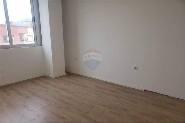 Tirane, shitet apartament 1+1 Kati 10, 61 m² 61.800 Euro