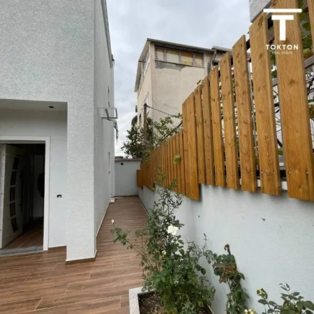 Tirane, shitet Vile Kati 2, 180 m² 230.000 Euro (Rruga Dalip Topi)