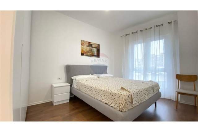 Tirane, jepet me qera apartament 1+1+A Kati 3, 67 m² 600 Euro