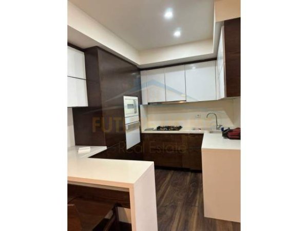 Tirane, jepet me qera apartament 3+1 Kati 1, 120 m² 1.000 Euro (21 Dhjetori)