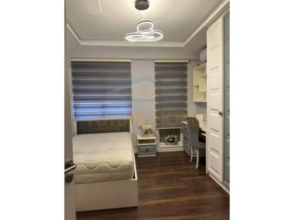 Tirane, jepet me qera apartament 3+1 Kati 1, 120 m² 1.000 Euro (21 Dhjetori)