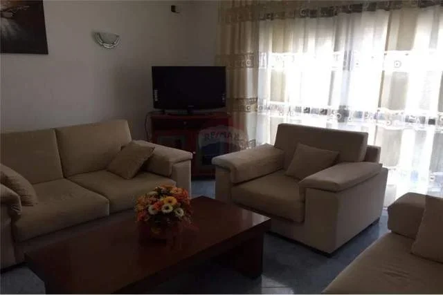 Tirane, jepet me qera apartament 2+1 Kati 3, 111 m² 430 Euro (Don Bosko)