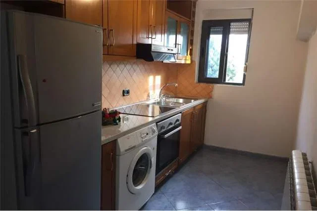 Tirane, jepet me qera apartament 2+1 Kati 3, 100 m² 430 Euro (Jordan Misja)