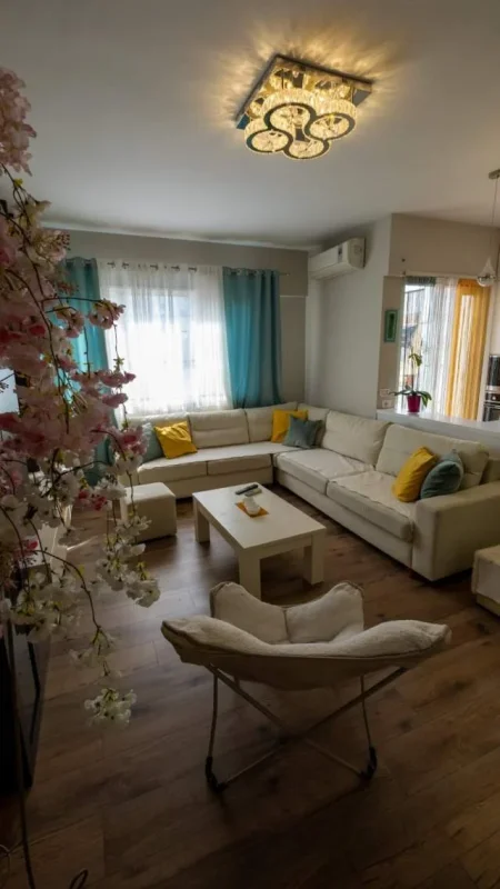 Tirane, jepet me qera apartament 2+1+BLK Kati 5, 100 m² 800 Euro (Kristal Center)