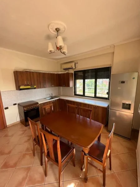 Tirane, jepet me qera apartament 3+1+BLK Kati 3, 180 m² 400 Euro (kasem qafezezi)