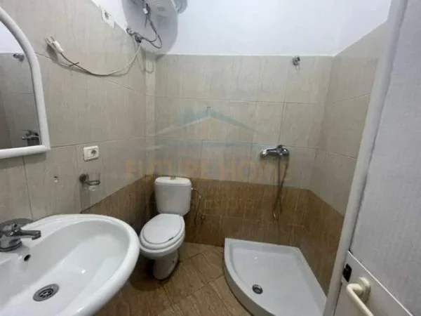 Tirane, jap me qera apartament 2+1+BLK Kati 2, 70 m² 350 Euro (komuna parisit)