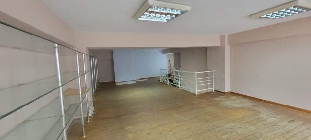 Tirane, jepet me qera ambjent biznesi Kati 0, 126 m² 1.000 Euro (Rruga Elbasanit)