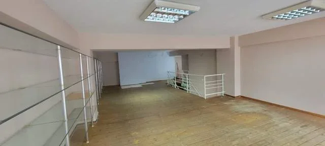 Tirane, jepet me qera ambjent biznesi Kati 0, 126 m² 1.000 Euro (Rruga Elbasanit)