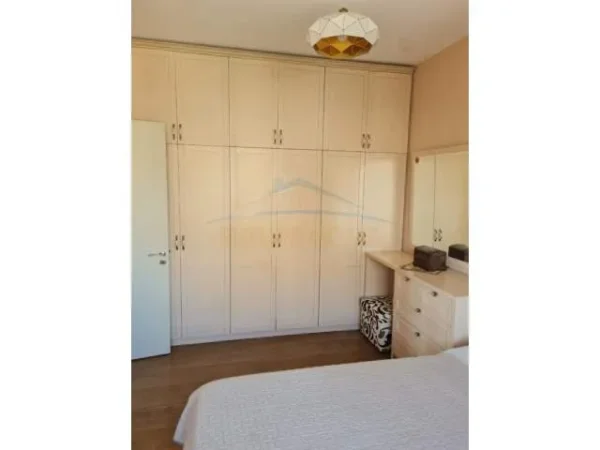 Tirane, jepet me qera apartament 2+1 Kati 5, 90 m² 480 Euro (Stacioni i trenit)