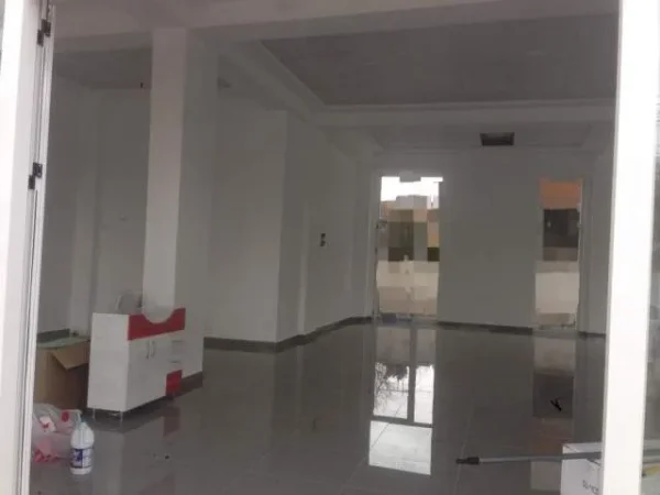 Tirane, jepet me qera ambjent biznesi Kati 1, 140 m² 1.700 Euro (Siri Kodra)