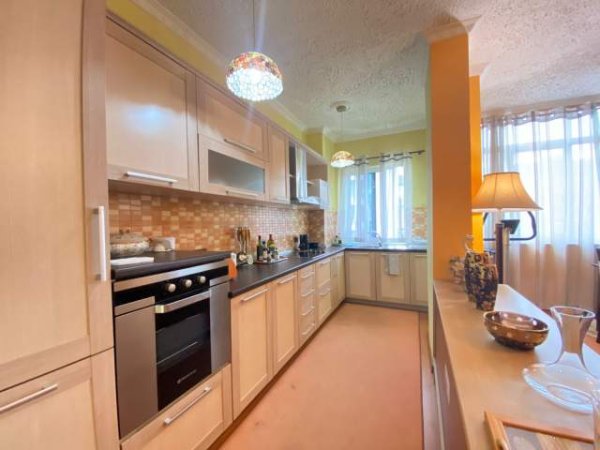 Tirane, shitet apartament 1+1 Kati 5, 72 m² 178.000 Euro (Blloku)