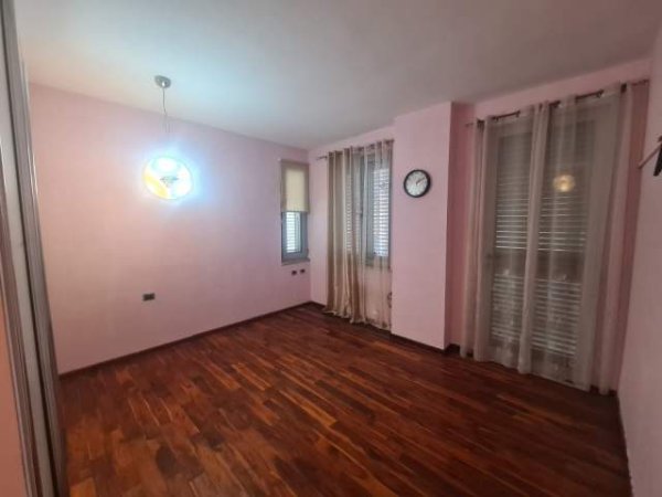 Tirane, shitet apartament 3+1+BLK Kati 2, 133 m² 195.000 Euro (Liqeni i Thate)