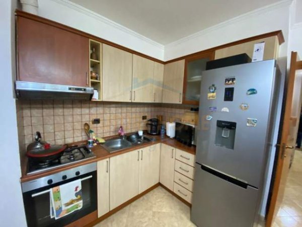 Tirane, shitet apartament 2+1 Kati 4, 84 m² 100.800 Euro (Kinostudio)