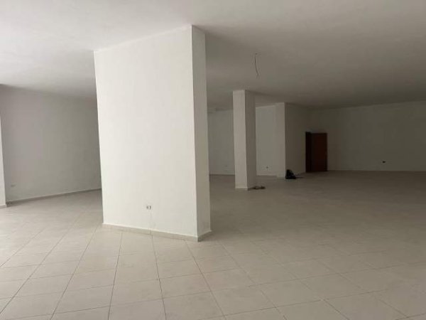 Tirane, shes dyqan Kati 0, 175 m² 392.920 Euro (Bill Klinton)