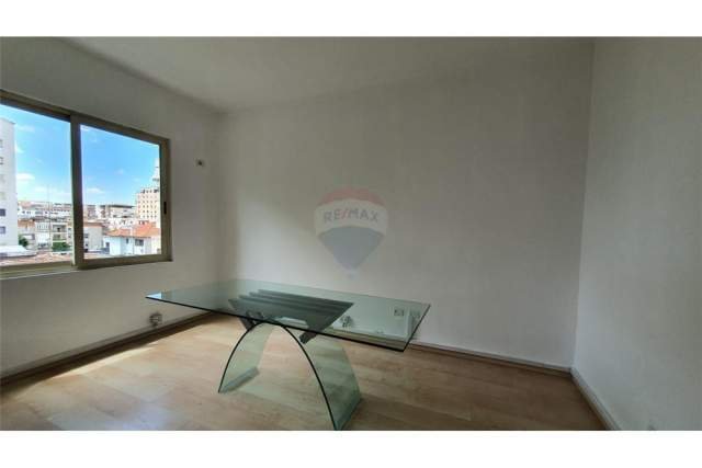 Tirane, jepet me qera zyre Kati 3, 210 m² 1.800 Euro (Nikolla Tupe)