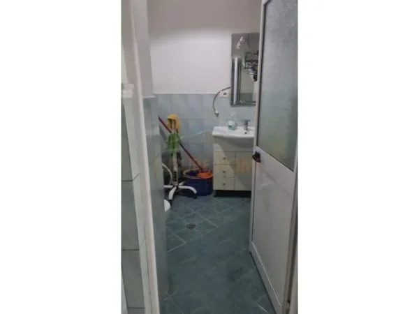Tirane, jepet me qera apartament 3+1 Kati 2, 1.500 Euro (Sami Frasheri)