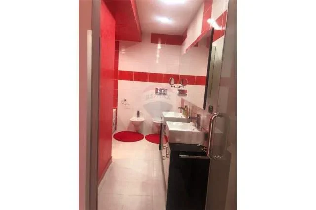 Tirane, jepet me qera apartament 2+1+BLK Kati 2, 125 m² 800 Euro (Sheshi willson)