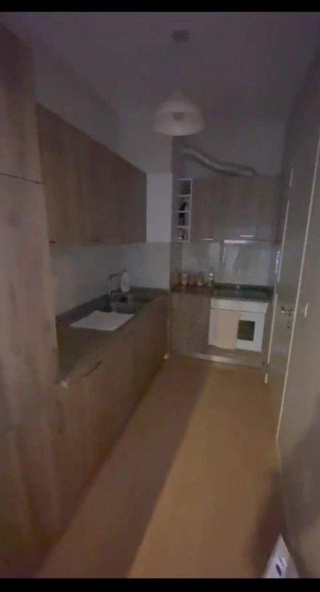 Tirane, jepet me qera apartament 2+1 Kati 7, 85 m² 600 Euro (ali demi)