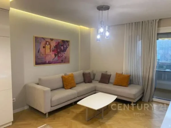 Tirane, jepet me qera apartament 1+1+BLK Kati 10, 72 m² 900 Euro (Qender, Galeria)