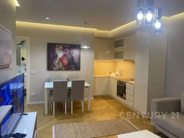 Tirane, jepet me qera apartament 1+1+BLK Kati 10, 72 m² 900 Euro (Qender, Galeria)