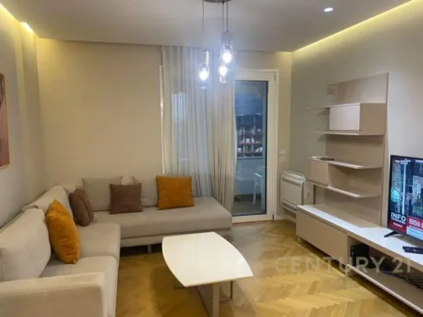 Tirane, jepet me qera apartament 1+1+BLK Kati 10, 72 m² 900 Euro (Qender, Galeria)