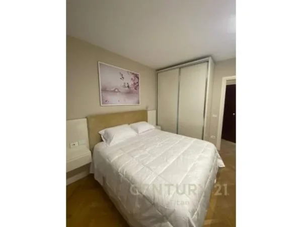 Tirane, jepet me qera apartament 1+1+BLK Kati 10, 72 m² 900 Euro (Qender, Galeria)