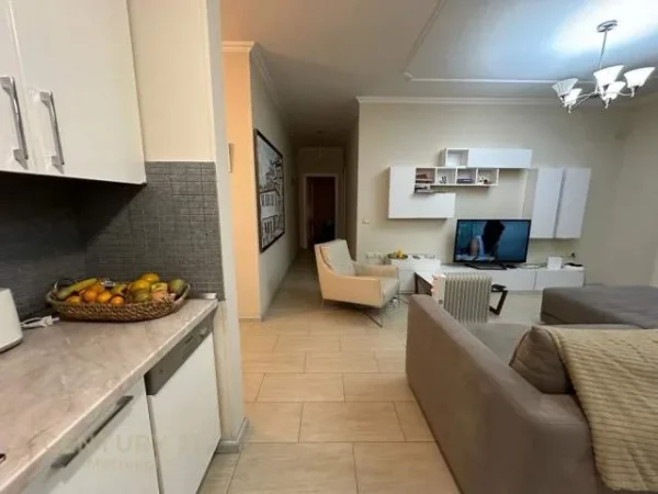 Tirane, jepet me qera apartament 2+1+BLK 120 m² 700 Euro