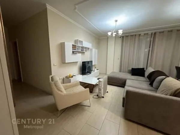 Tirane, jepet me qera apartament 2+1+BLK 120 m² 700 Euro