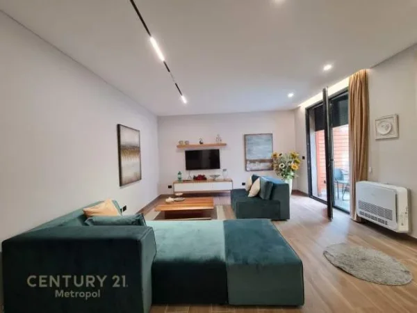 Tirane, jepet me qera apartament 1+1+A 75 m² 800 Euro (teg)