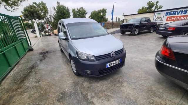 Tirane, shitet makine Volkswagen Caddy Viti 2011, 7.500 Euro