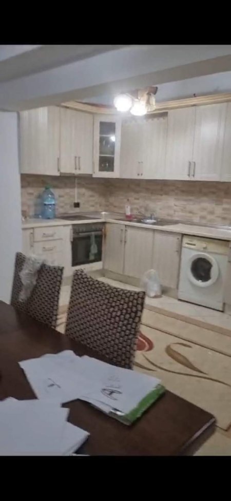 Tirane, jepet me qera apartament 2+1+BLK Kati 1, 100 m² 30.000 Leke (rruga bernardin palaj)