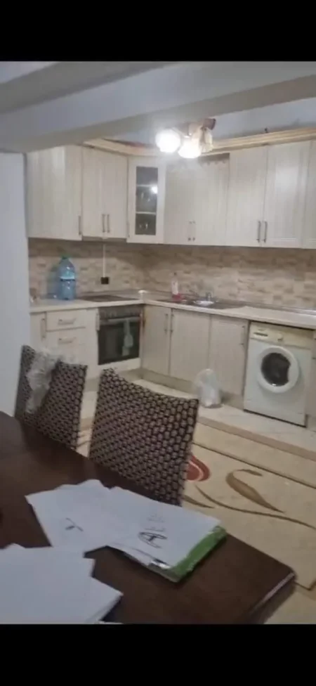 Tirane, jepet me qera apartament 2+1+BLK Kati 1, 100 m² 30.000 Leke (rruga bernardin palaj)