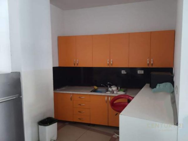 Tirane, shes ambjent biznesi 395 m² 813.700 Euro (Komuna e Parisit)