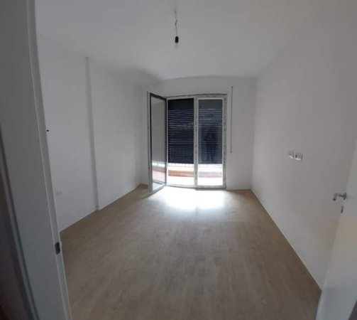 Tirane, jepet me qera zyre Kati 2, 70 m² 1  (Rruga Tefta Tashko)