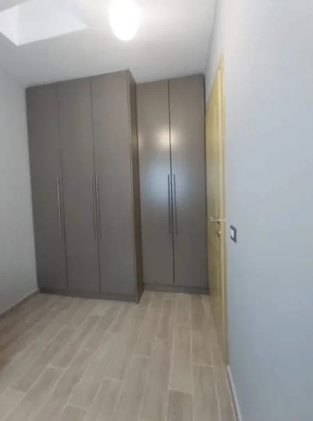 Tirane, jepet me qera shtepi 2+1 Kati 1, 100 m² 450 Euro (Rruga Mihal Duri 40-46, Tirana)