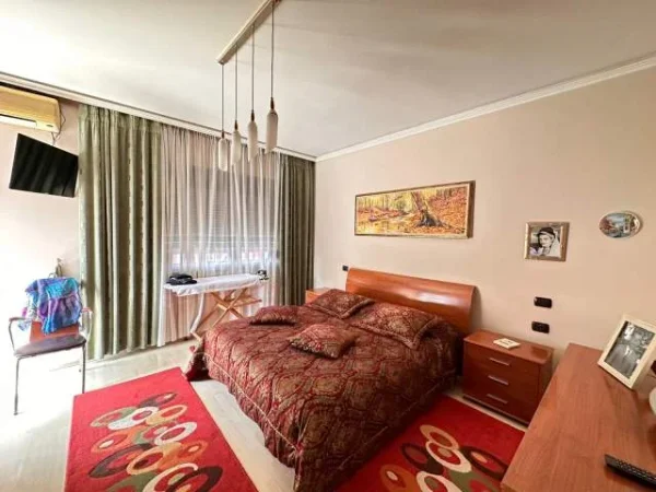 Tirane, jepet me qera apartament 2+1+BLK Kati 8, 125 m² 850 Euro (Dervish Hima)