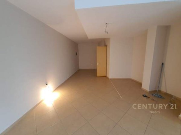 Tirane, shitet ambjent biznesi Kati 0, 59 m² 72.000 Euro (rruges Peti)