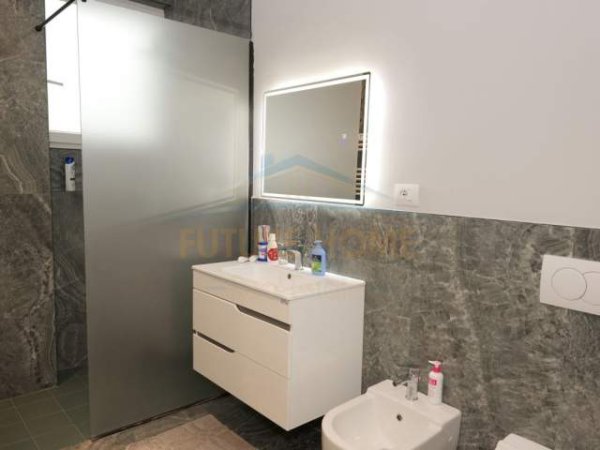 Tirane, shitet apartament 2+1+BLK Kati 8, 115 m² 200.000 Euro (rruga fortuzi)