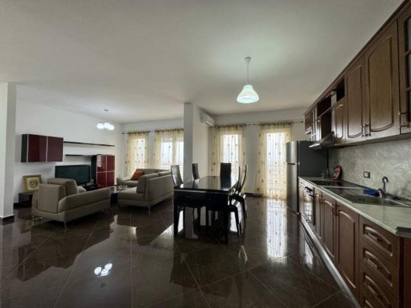 Tirane, jepet me qera apartament 3+1+BLK Kati 3, 134 m² 550 Euro (Rruga e Dajtit)