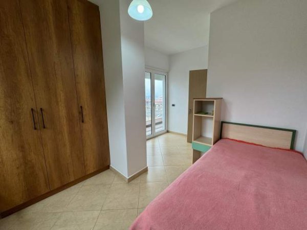 Tirane, jepet me qera apartament 3+1+BLK Kati 3, 134 m² 550 Euro (Rruga e Dajtit)