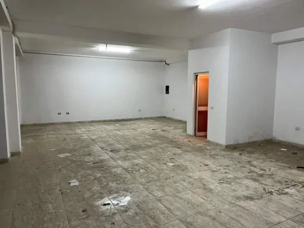 Tirane, jepet me qera ambjent biznesi Kati 0, 98 m² 800 Euro (Rruga e Elbasanit)