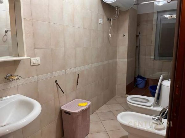 Tirane, jepet me qera apartament 1+1+BLK Kati 9, 70 m² 500 Euro (SELVIA)