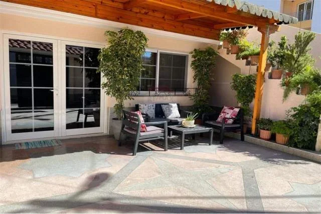 Tirane, jepet me qera apartament 2+1 Kati 0, 140 m² 500 Euro (Oxhaku)