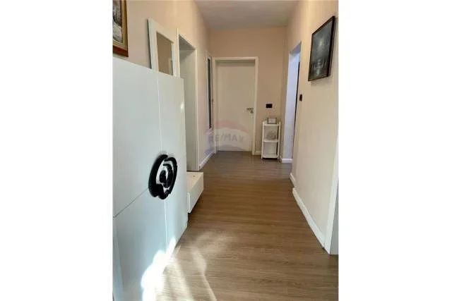 Tirane, jepet me qera apartament 2+1 Kati 0, 140 m² 500 Euro (Oxhaku)