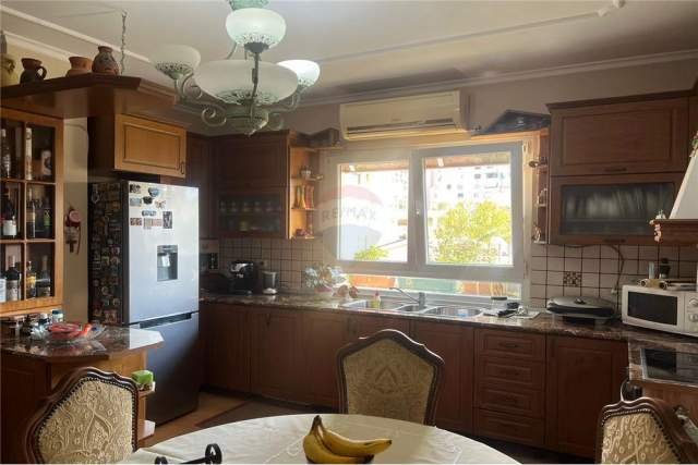 Tirane, shitet apartament 3+1 Kati 3, 122 m² 230.000 Euro (Bulevardi Zogu i Pare)