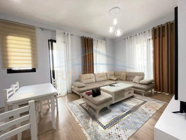 Tirane, jepet me qera apartament 2+1 Kati 5, 123 m² 800 Euro (Rruga e Kavajes)